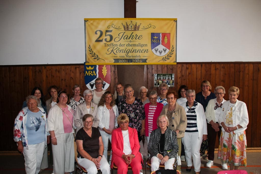 Gruppenfoto zum 25. Jubiläum des Treffens ehemaliger Königinnen